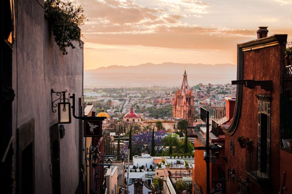 mexico, san miguel de allende, dusk-5756222.jpg